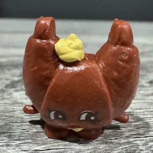 Shopkins | International Food: Croissant D’or (3-089) - Mini Collectable Figure